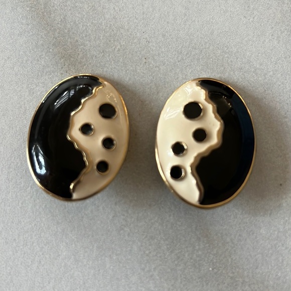 Vintage Black & Cream Enamel Clip Earrings - Picture 1 of 3